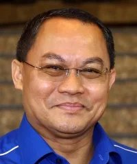 Robert Pasang Anak Alam